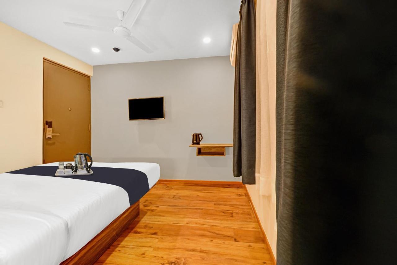 Super Townhouse Oak Hillside Aqua Hotel Khandagiri Exterior foto