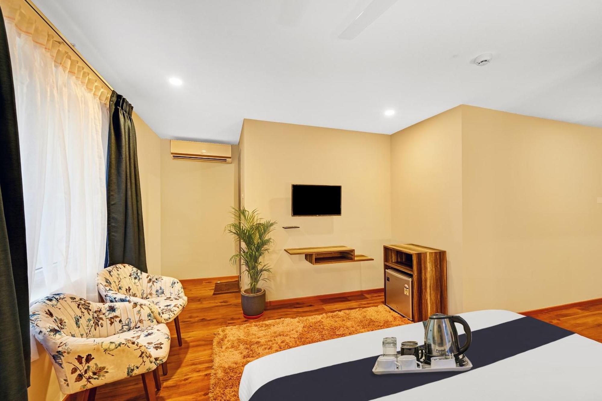 Super Townhouse Oak Hillside Aqua Hotel Khandagiri Exterior foto