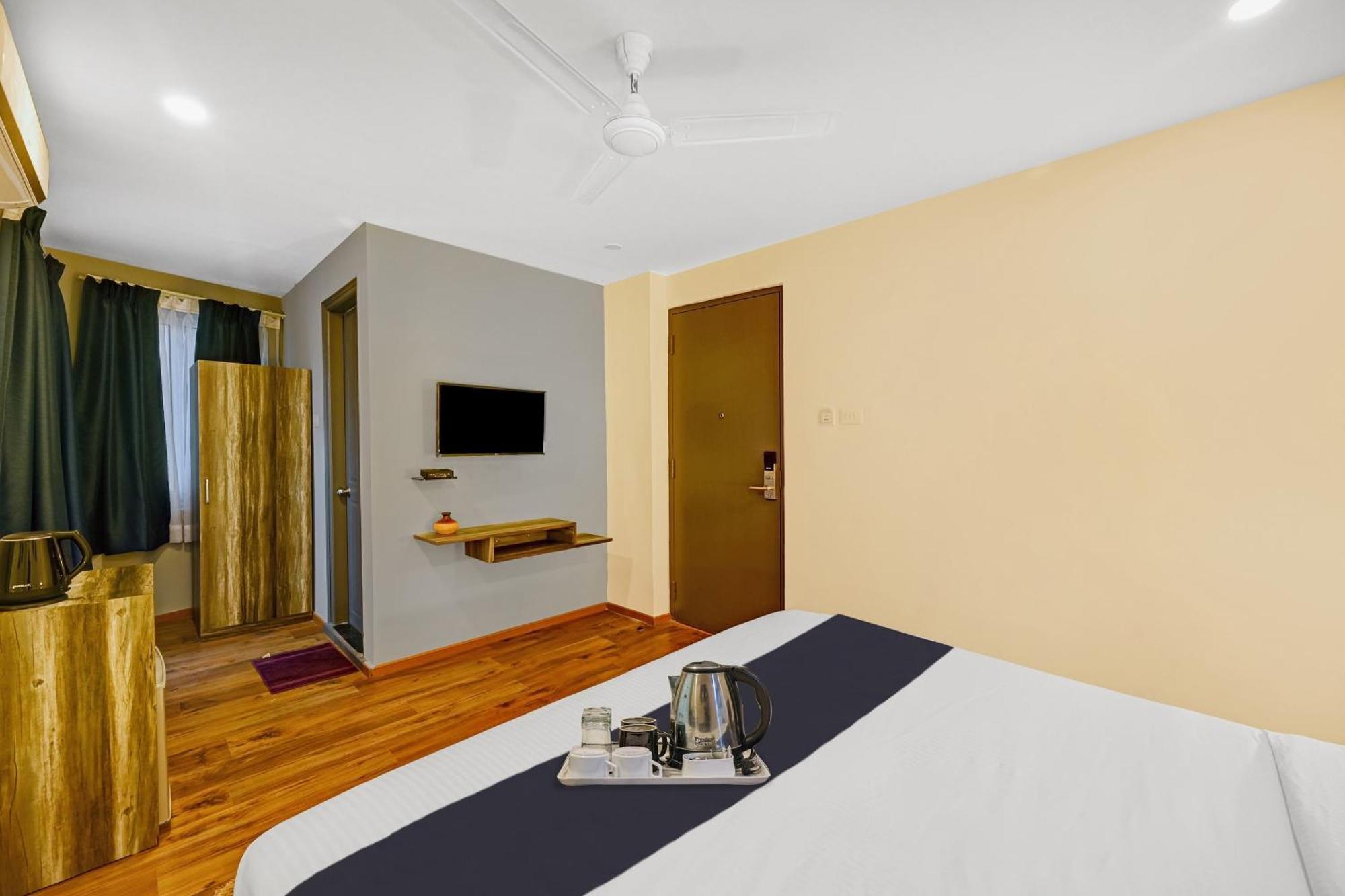 Super Townhouse Oak Hillside Aqua Hotel Khandagiri Exterior foto