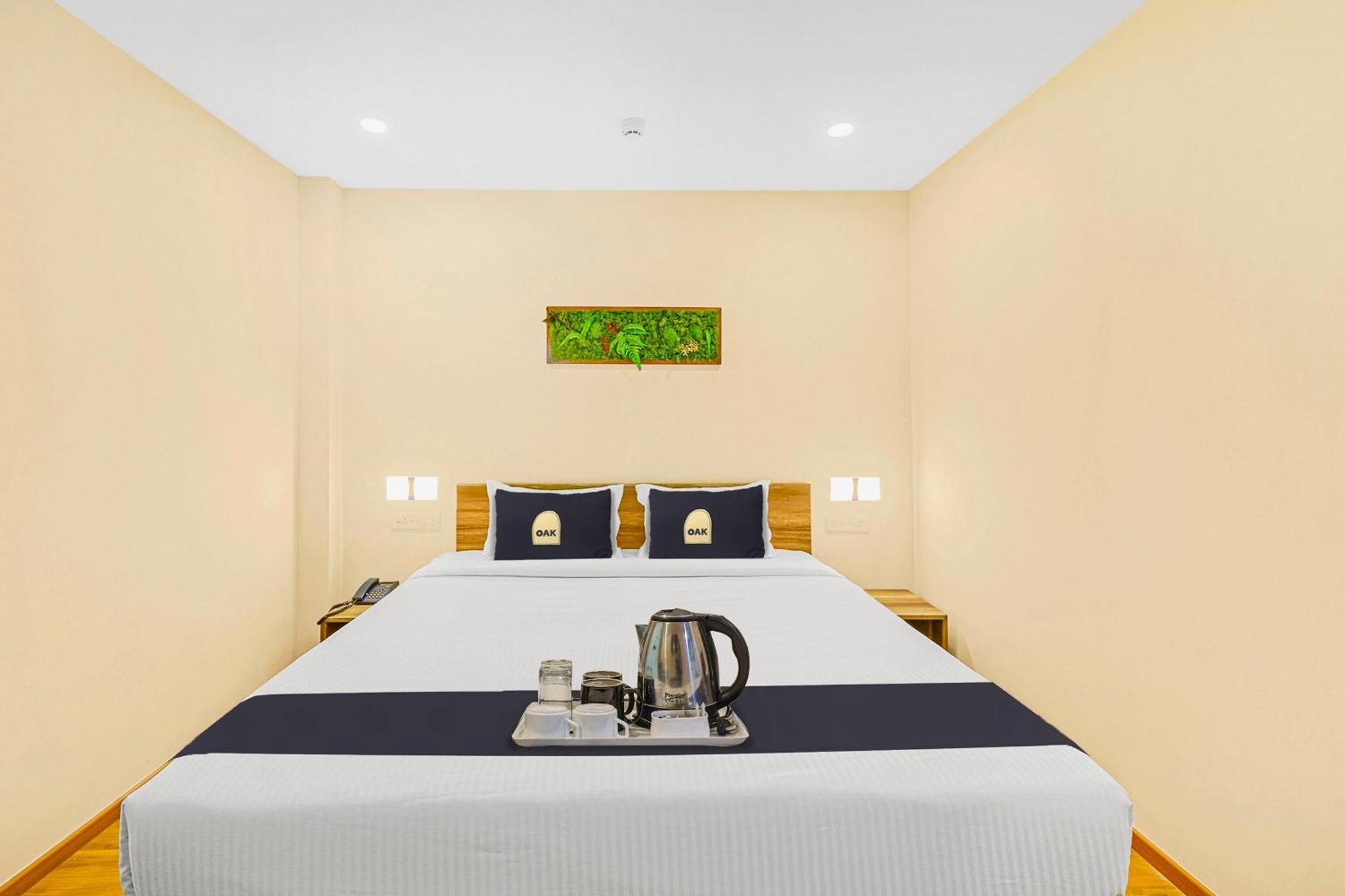 Super Townhouse Oak Hillside Aqua Hotel Khandagiri Exterior foto