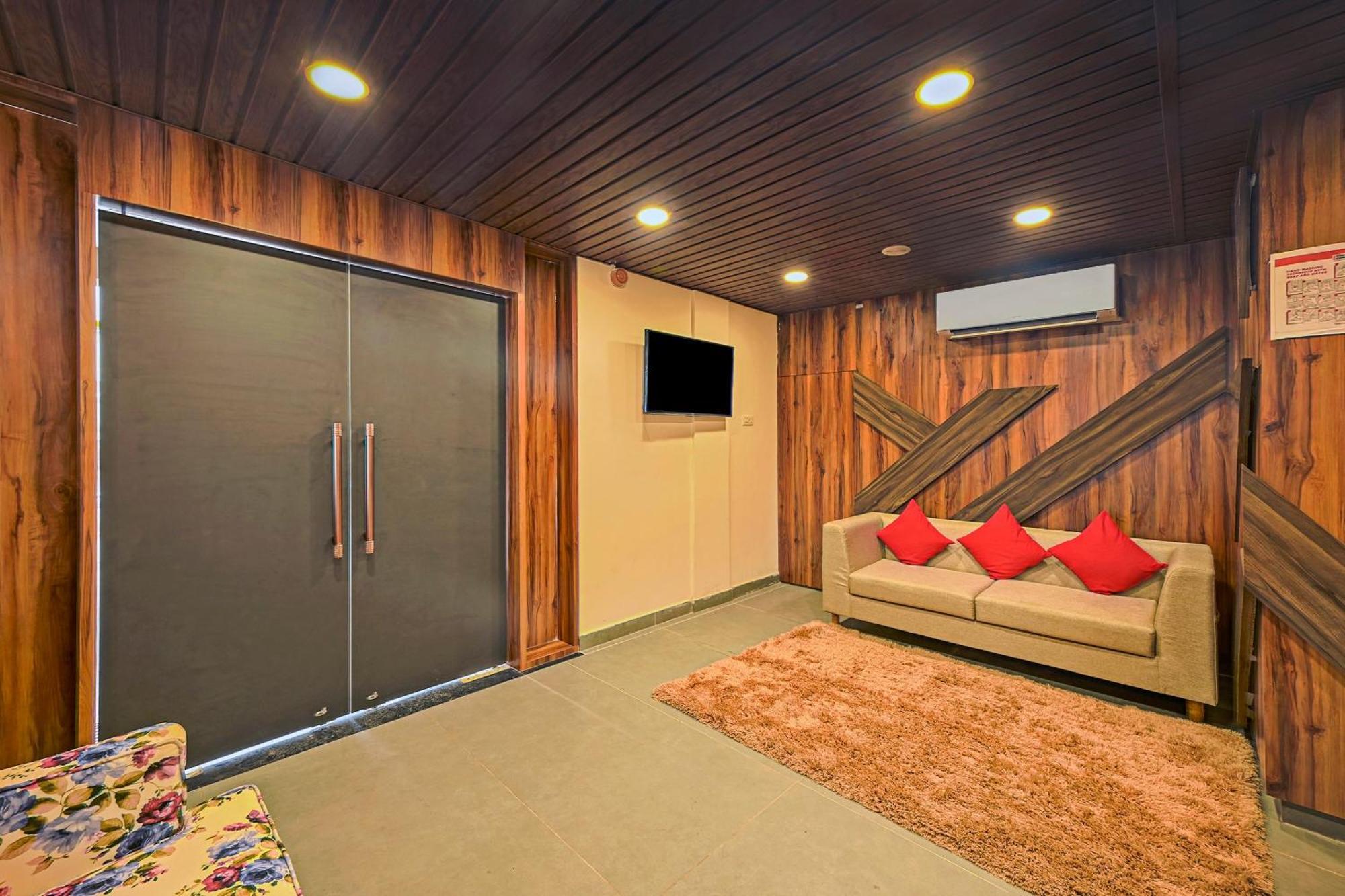 Super Townhouse Oak Hillside Aqua Hotel Khandagiri Exterior foto