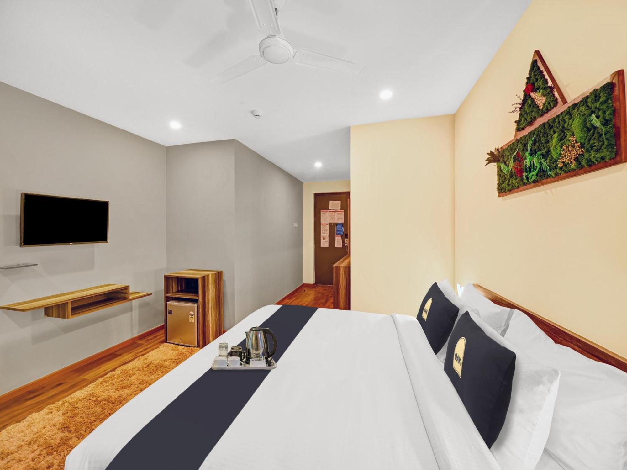 Super Townhouse Oak Hillside Aqua Hotel Khandagiri Exterior foto